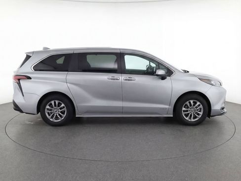Used 2021 Toyota Sienna LE FWD image 8