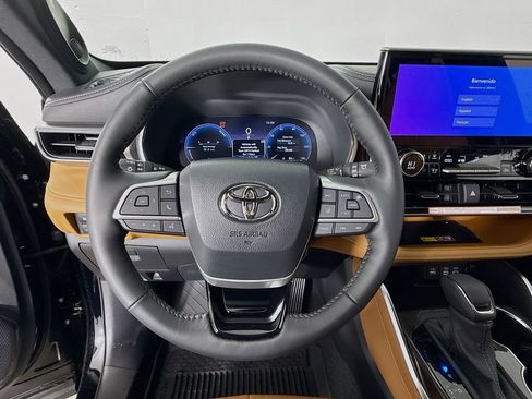 New 2026 Toyota Highlander Platinum image 13