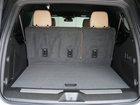 Used 2024 Chevrolet Suburban Premier image 8