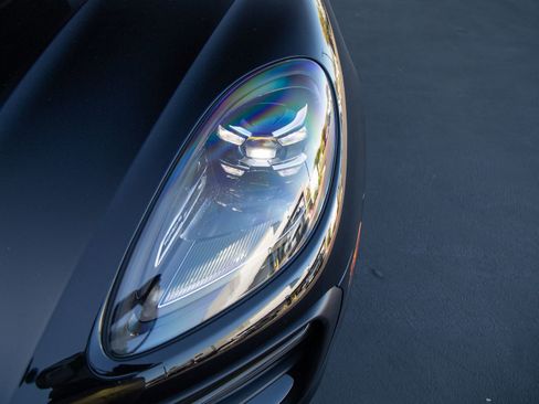 Certified 2026 Porsche Macan AWD/4WD image 8