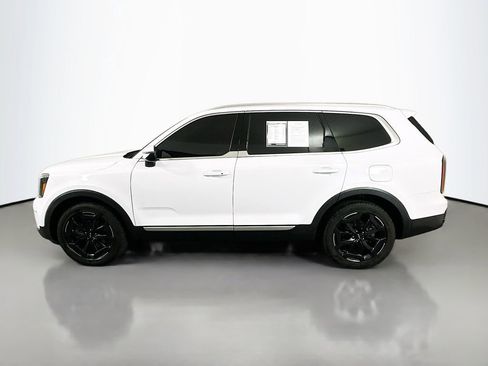 Used 2024 Kia Telluride EX w/ EX Captain's Chair Package image 4