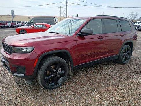 Used 2023 Jeep Grand Cherokee L Laredo image 13
