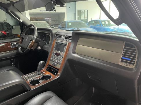 Used 2014 Lincoln Navigator 4WD image 37