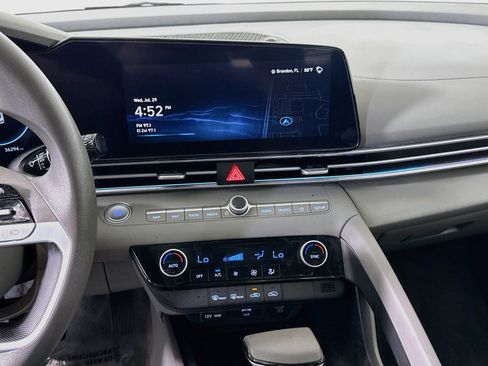 Used 2024 Hyundai Elantra SEL FWD image 18