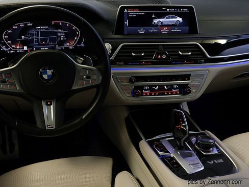 Certified 2022 BMW M760i xDrive w/ Luxury Rear Seating Package image 17
