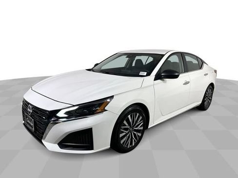 Used 2025 Nissan Altima 2.5 SV FWD image 4
