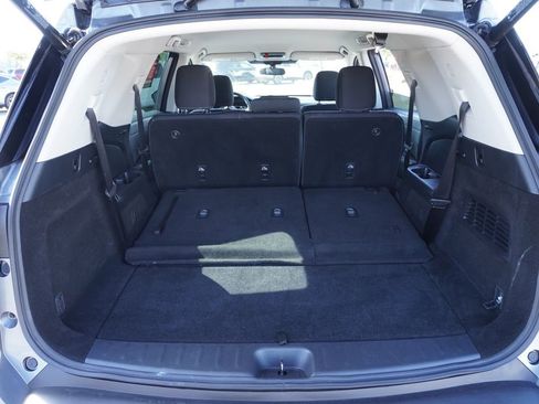 Certified 2025 Nissan Pathfinder SV AWD/4WD image 8