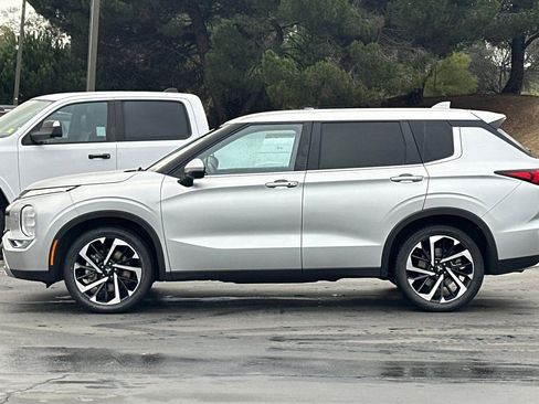 Used 2024 Mitsubishi Outlander SE image 8