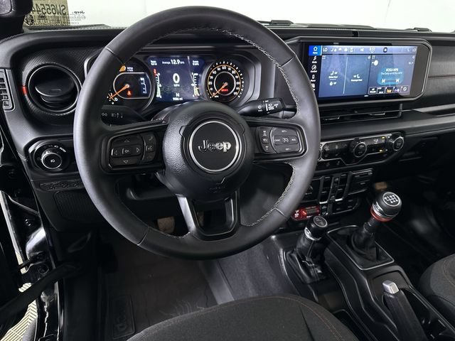 Used 2025 Jeep Wrangler Unlimited Rubicon w/ Convenience Group AWD/4WD image 21