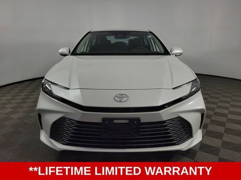 Used 2025 Toyota Camry XLE FWD image 3