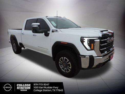 Used 2025 GMC Sierra 2500 SLT w/ SLT Convenience Package image 3