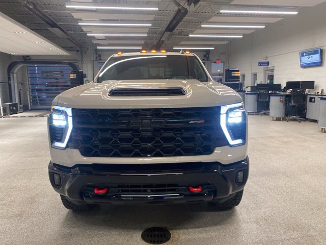 Used 2026 Chevrolet Silverado 2500 ZR2 AWD/4WD image 2