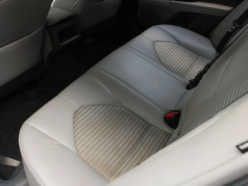 Used 2019 Toyota Camry SE FWD image 39