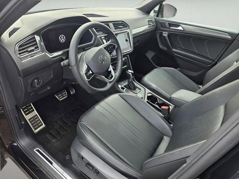 Used 2022 Volkswagen Tiguan SE R-Line image 21