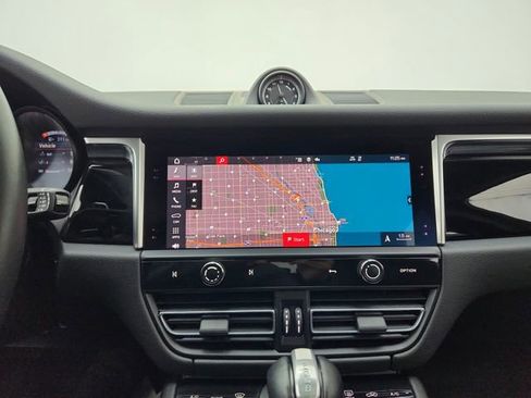 Used 2022 Porsche Macan image 23