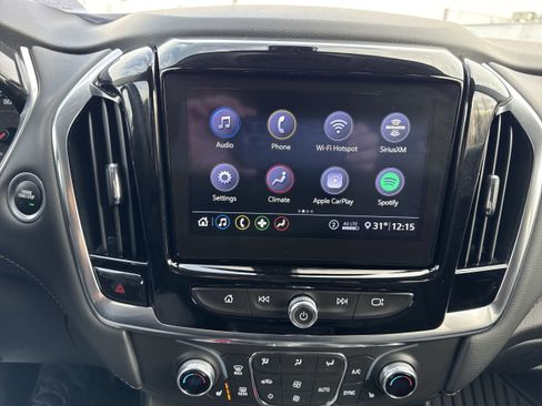 Used 2021 Chevrolet Traverse LT image 14