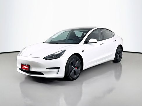 Used 2021 Tesla Model 3 Standard Range Plus image 1