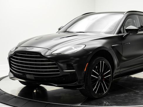 Used 2023 Aston Martin DBX 707 AWD/4WD image 2