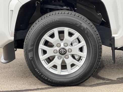 Used 2024 Toyota Tacoma SR5 AWD/4WD image 28