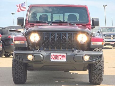 Used 2021 Jeep Gladiator Sport AWD/4WD image 2
