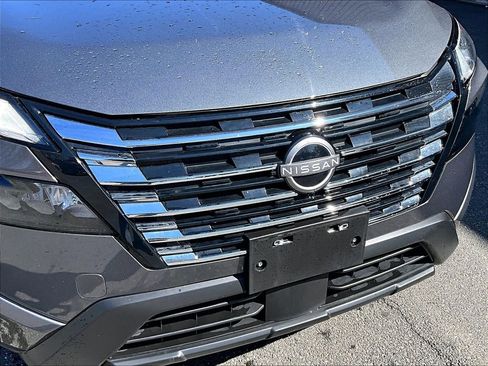 Used 2024 Nissan Rogue SV w/ SV Premium Package image 26