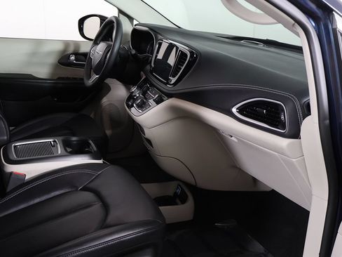 Used 2024 Chrysler Pacifica Limited FWD image 24