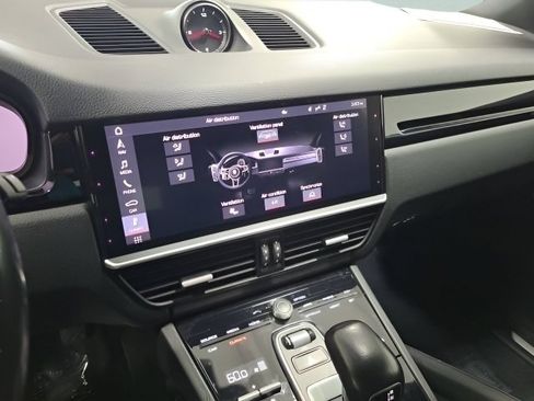 Used 2020 Porsche Cayenne AWD/4WD image 27