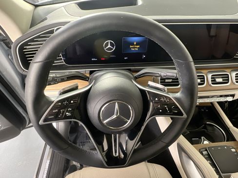 Used 2024 Mercedes-Benz GLS 450 4MATIC image 11