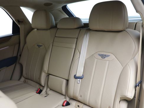 Used 2023 Bentley Bentayga image 20