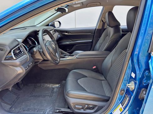 Used 2020 Toyota Camry SE FWD image 15