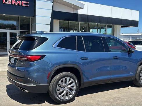Used 2025 Buick Enclave Preferred FWD image 7