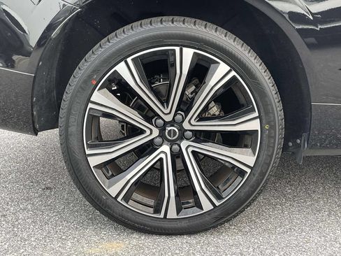 Used 2023 Volvo XC60 B5 Ultimate w/ Climate Package FWD image 31