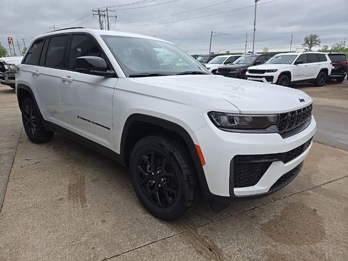 New 2026 Jeep Grand Cherokee Altitude image 14