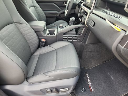 New 2026 Toyota Tacoma TRD Off-Road w/ TRD Off Road Premium Package AWD/4WD image 15