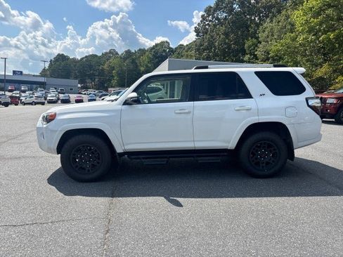 Used 2020 Toyota 4Runner SR5 Premium w/ Moonroof Package AWD/4WD image 4