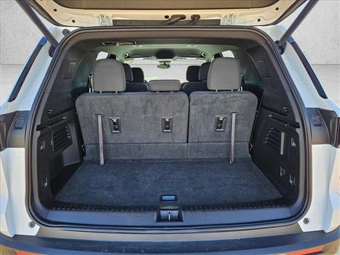 Used 2024 Chevrolet Traverse LT image 6