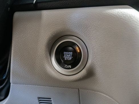 Certified 2022 Chrysler Voyager LX FWD image 16