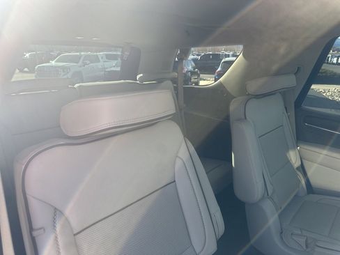 Used 2021 GMC Yukon Denali w/ Denali Premium Package image 25