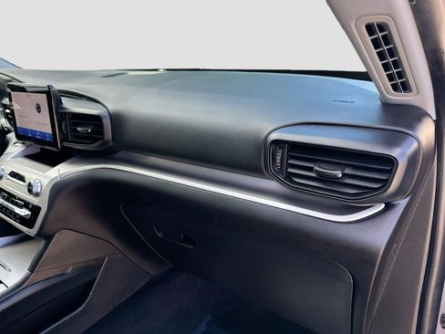 Used 2021 Ford Explorer XLT image 33