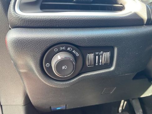 New 2026 Chrysler Pacifica Select image 14