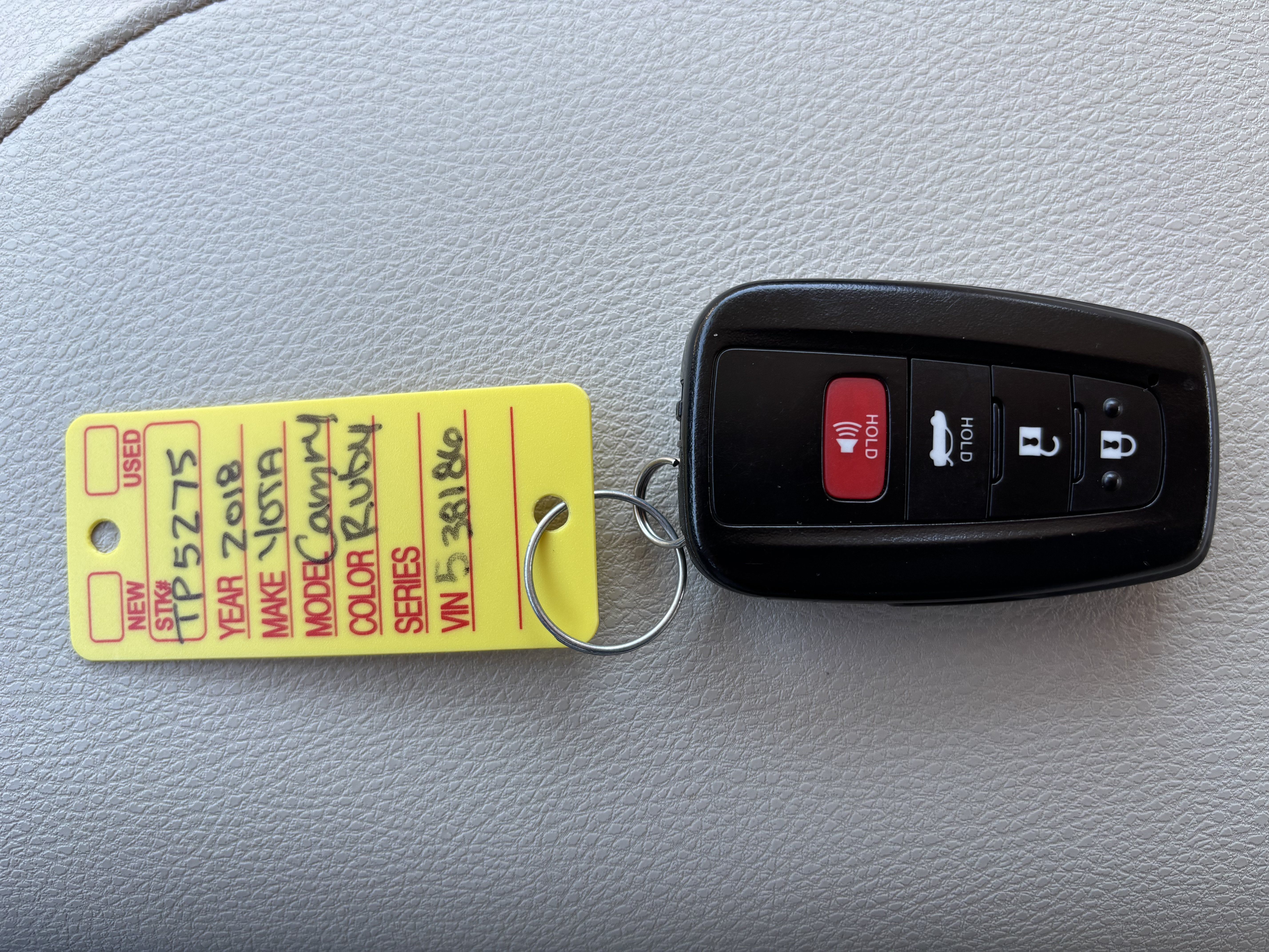 Used 2018 Toyota Camry XLE FWD image 29