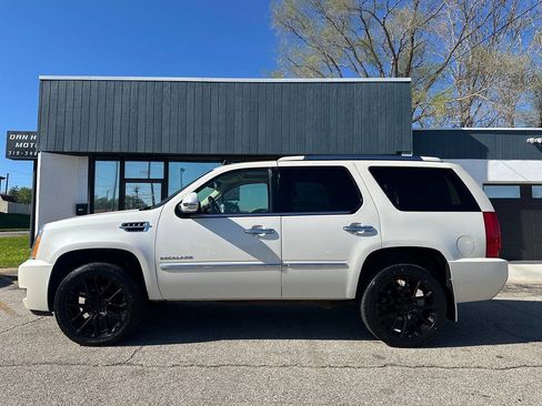 Used 2014 Cadillac Escalade Platinum AWD/4WD image 12