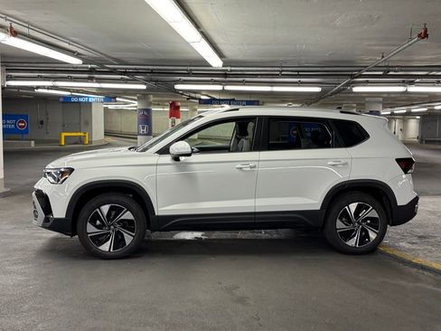 New 2025 Volkswagen Taos SE image 34