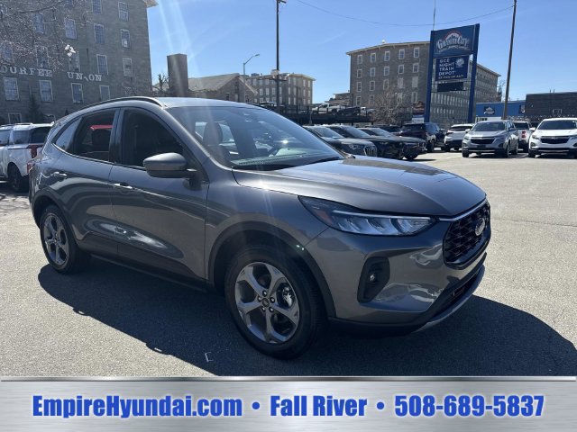 Used 2025 Ford Escape ST-Line Select AWD/4WD image 2
