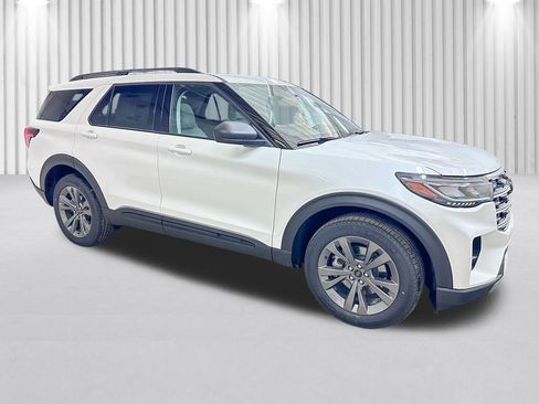 New 2026 Ford Explorer Active w/ Active Comfort Package image 2