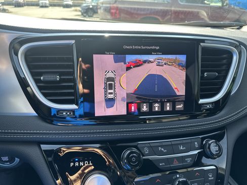 New 2026 Chrysler Pacifica Limited FWD image 33