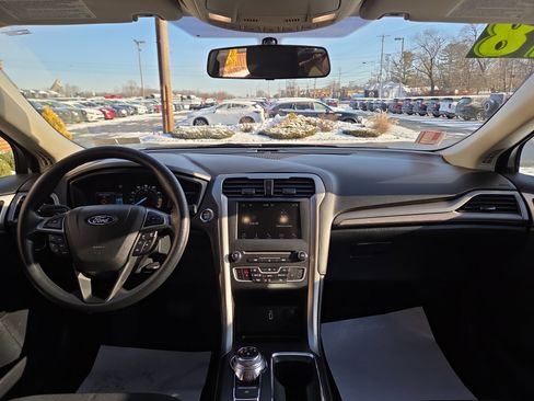 Used 2018 Ford Fusion SE w/ Fusion SE Technology Package image 13