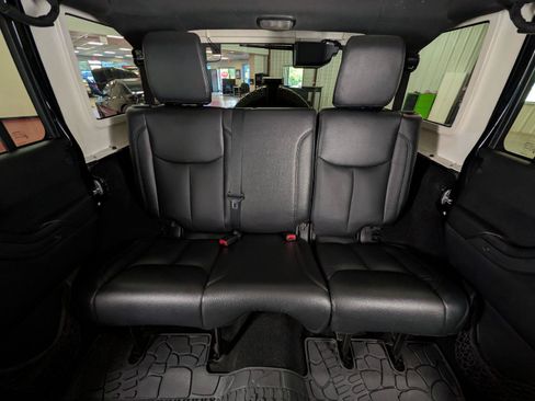 Used 2015 Jeep Wrangler Unlimited Sport w/ Quick Order Package 24S AWD/4WD image 31