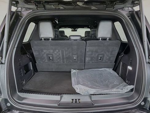 Used 2019 Ford Expedition XLT w/ Equipment Group 202A AWD/4WD image 28