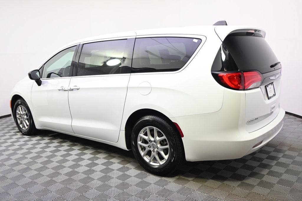 Used 2024 Chrysler Voyager LX FWD image 3